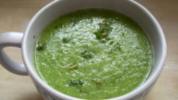 Zuppa di fragole e zucchine alla menta