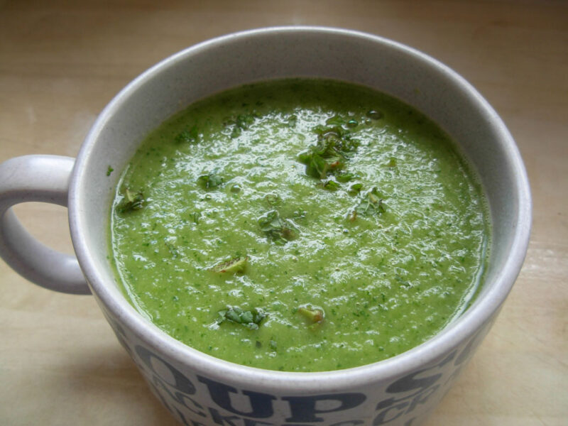Zuppa di fragole e zucchine alla menta