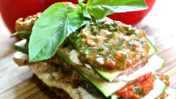 Lasagna crudista con zucchine e pomodori