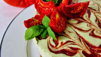 Ricetta cheesecake basilico pomodori