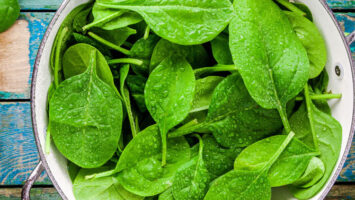 menu crudista di novembre a base di spinaci