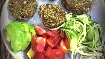 ricetta burger crudisti di zucchine e carote