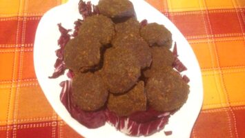 ricetta burger crudisti di pomodori e noci